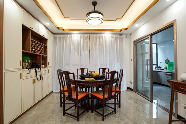 250㎡新中式別墅，室內(nèi)溫馨，后院融合自然環(huán)境